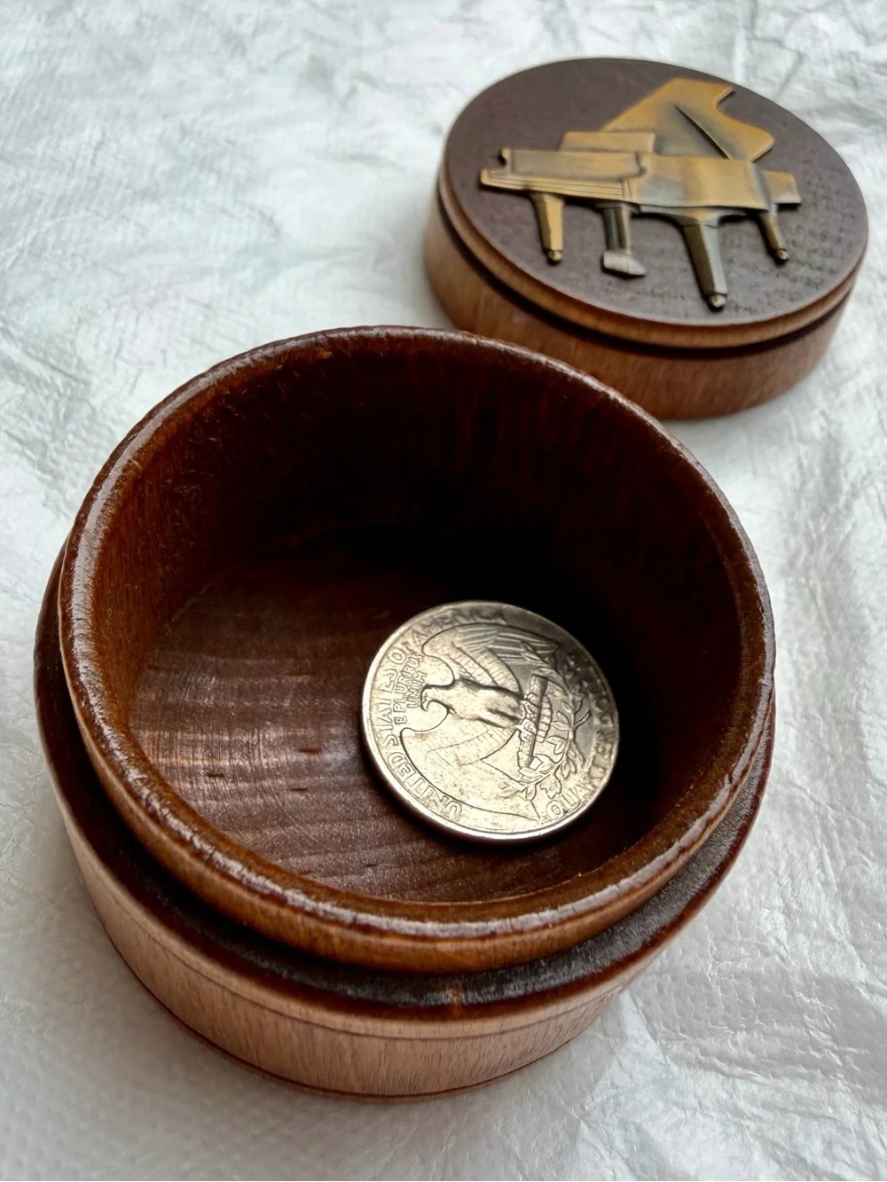 N/A vintage round